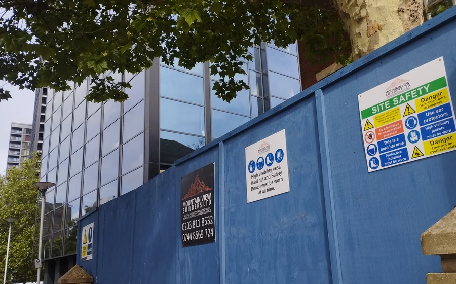 London site hoarding and safety signage