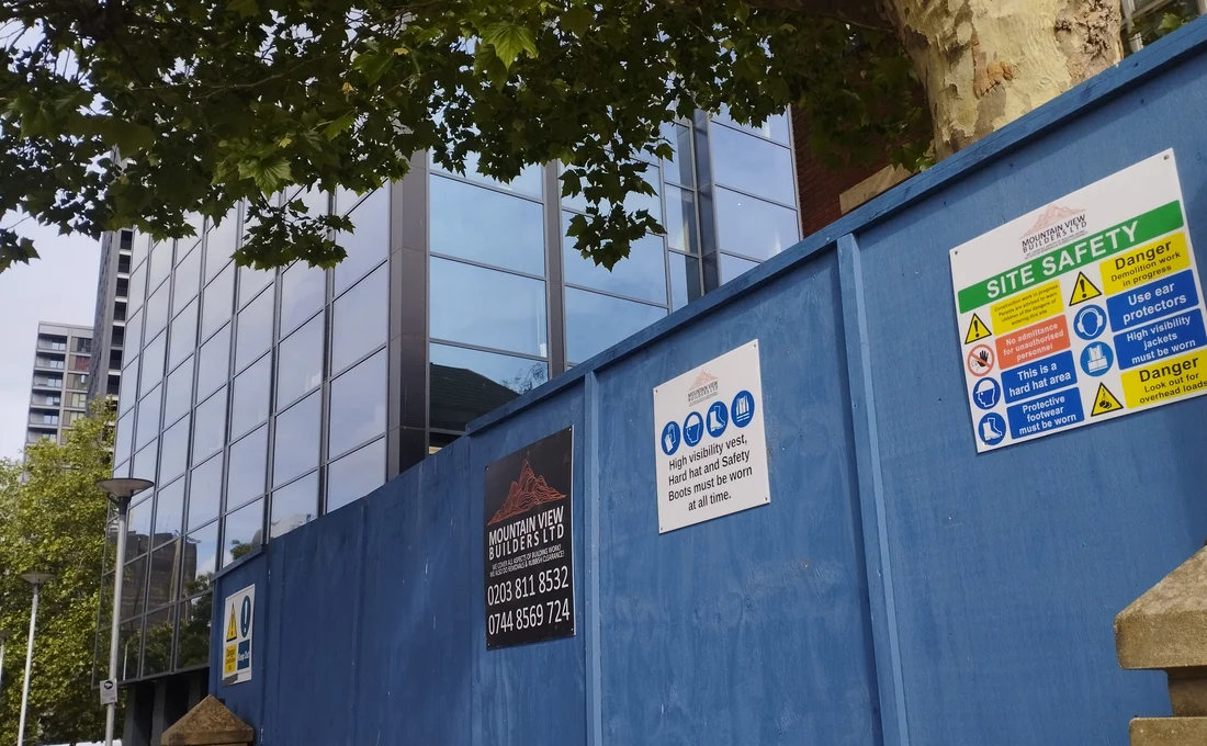 Controlled MVB London construction site with hoarding and safety signage